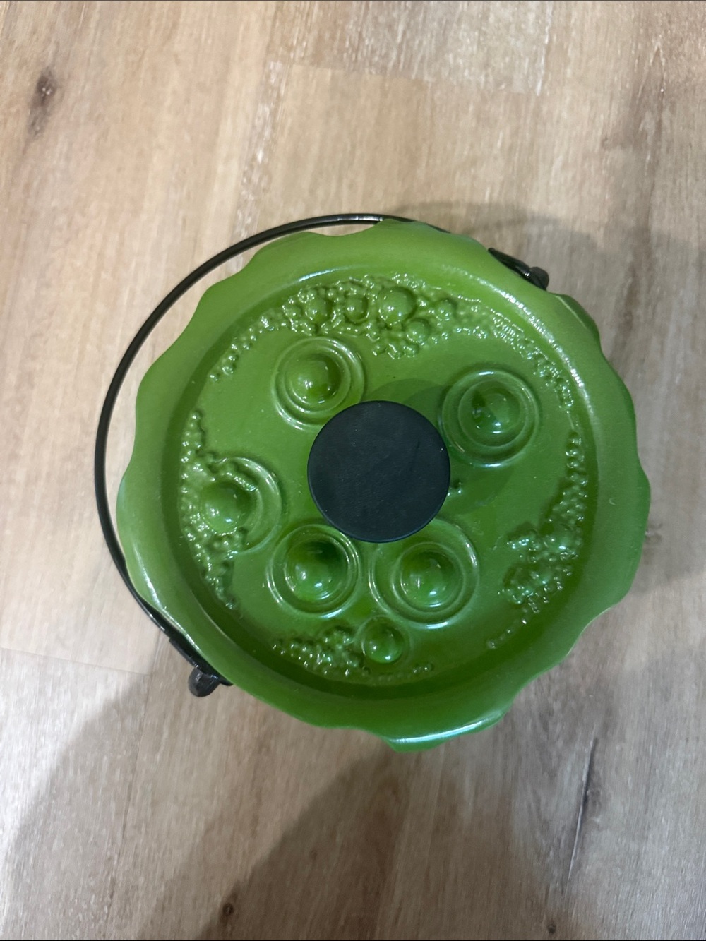 Smith & Clark Cast iron cauldron pot with green witch's brew Halloween lid - Picture 4 of 5